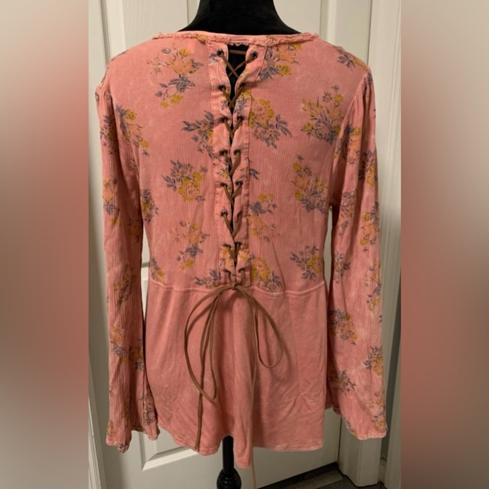 Gimmick’s by BKE Floral Boho Lace-Up Back Long Sleeve Top